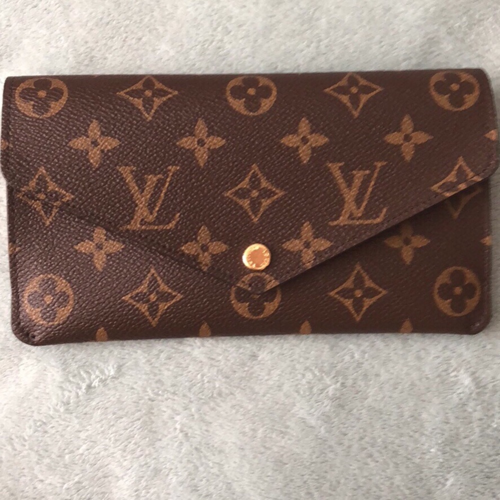 ❣️Sold❣️ Beautiful LV Authentic Monogram Wallet - Picture 2 of 6